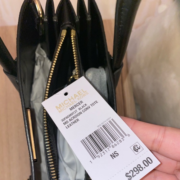 SOLD NWT Michael Kors Mercer Pebbled Crossbody - Picture 10 of 10